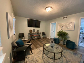 HHI Homes- Newly Renovated Cozy Modern Pet-Friendly Villa-Ideal Location